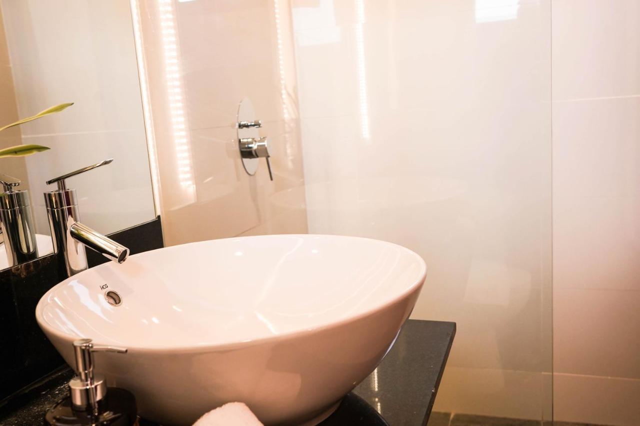 Unwnd Boutique Hotel Makati Makati City Esterno foto